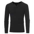 Detalle de camiseta de hombre negra ajustada de manga larga con textura de canalé y cuello V - S / Negro