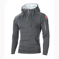 Detalle de sudadera gris para hombre con bolsillo con cremallera y parche de bandera UK - M / gris oscuro