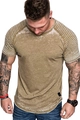 Detail der vintage-gelb gewaschenen Textur und Schulterfalten dieses Herren-T-Shirts - M / Gewaschenes Gelb