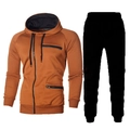 Tuta sportiva da uomo con giacca con cappuccio marrone ruggine e pantaloni sportivi neri - Cammello Con Nero