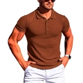 Détail d'un polo en maille ajusté pour homme avec texture côtelée marron - Café