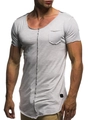 Détail d'un t-shirt en coton flammé gris clair avec ourlet brut et poche sur la poitrine - Gris