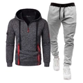 Detail eines grauen Herren-Hoodies mit schwarzen Kordeln und rotem Reißverschluss am Ärmel - S / Dunkelgrau Und Hellgrau