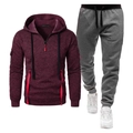 Détail d'un sweat à capuche bordeaux à demi-zip et d'un pantalon de jogging gris foncé - S / Rouge Vin Et Gris Profond