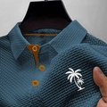 Polo bleu pour homme avec texture gaufrée et motif imprimé de cocotier blanc - Bleu Denim
