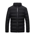 Piumino nero spesso da uomo con collo alto e tasche con zip per il calore invernale - Taglia M / Nero