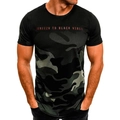 Vue détaillée du t-shirt de sport camouflage homme avec slogan rouge et tissu noir - Vert Camouflage