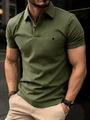 Dettaglio della polo verde oliva slim fit con tessuto strutturato e tasca sul petto - S / Verde Militare