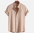 Vue détaillée de la chemise beige pour homme en velours côtelé à manches courtes et boutons - S / Kaki