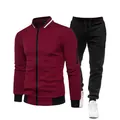 Detalle de chaqueta acolchada de diamantes color burdeos y joggers negros en set - S / Top Y Pantalón / Burdeos