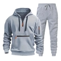 Dettaglio tuta da uomo grigia con felpa con cappuccio a mezza zip e cerniere arancioni - Taglia M / Grigio chiaro/Grigio chiaro