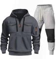 Dettaglio della felpa con cappuccio a mezza zip da uomo e pantaloni sportivi con ginocchiere - M / grigio scuro