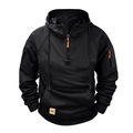 Detail eines schwarzen Hoodies mit halbem Reißverschluss und taktischer Ärmeltasche - M / Schwarz
