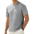 Makrodetail des grauen Herren-T-Shirts mit strukturierter Jacquard-Strick-Optik und Rundhals - S / Hellgrau