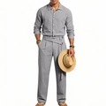 Detail eines grauen Herren-Leinensets mit Button-Down-Hemd und Hose mit gekreuztem Gürtel - S / Grau