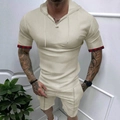 Dettaglio del tessuto waffle e bordo scozzese rosso sul set beige da uomo con cappuccio - Taglia S / Sopra e Sotto / Kaki