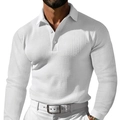 Détail de la texture gaufrée et de la patte à trois boutons sur le polo blanc à manches - S / Blanc