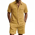 Detail von Herren-Cord-Set aus Hemd und Shorts in Senfgelb mit markanter Stoffstruktur - S / Oberteil Und Unterteil / Gelb