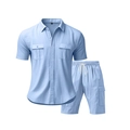 Detailansicht von hellblauem Leinenhemd und Cargo-Shorts Set für den Sommer - Hellblau