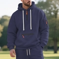 Detail eines dunkelblauen Fleece-Hoodies mit orangefarbenen Reißverschlüssen und Kordeln - 3XL / Oberteile / Marineblau