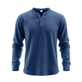 Detalle de camiseta Henley azul marino de punto gofrado con cuello de tres botones y puños - M / Azul Denim