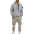 Tuta da uomo in pile grigio pesante con felpa con cappuccio e pantaloni cargo con dettagli arancio - M / Grigio chiaro