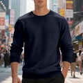 Dunkelblaues Herren-Sweatshirt mit Rundhalsausschnitt in modischer urbaner Umgebung - S / Marineblau