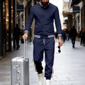 Détail de la veste de baseball bleu marine avec poignets rayés et texture de qualité - S / Bleu marine