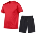 Detailansicht eines Baumwoll-Sommersets mit rotem T-Shirt und schwarzen Shorts mit Kordelzug - S / Rot