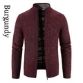 Détail du cardigan homme bordeaux avec doublure à carreaux chaude et col côtelé - M / Hauts / Bordeaux