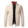 Cardigan in maglia da uomo foderato in pile con collo alto e chiusura lampo color beige - Bianco avorio