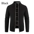 Vue détaillée du cardigan noir pour homme avec col montant et fermeture éclair intégrale - M / Hauts / Noir