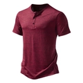 Dettaglio della maglia Henley bordeaux mélange con tre bottoni neri e tessuto testurizzato - Taglia S / Top / Rosso