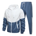 Sportlicher Herren-Trainingsanzug mit blau-weißer Kapuzen-Windjacke und passender Jogginghose - 803 Blau