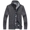 Cardigan en maille gris foncé pour homme avec doublure polaire à carreaux et zip intégral - S / Hauts / Gris foncé