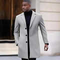 Elegante abrigo de lana gris para hombre, corte medio con solapa de muesca y tres botones - XS / Gris claro