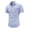 Kurzärmeliges blau-weiß kariertes Business-Casual-Herrenhemd mit praktischer Brusttasche - US S / Hellblau