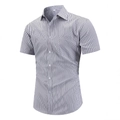 Kurzärmeliges Herrenhemd für den Sommer, Business-Casual-Stil mit grau-weißen Streifen - US S / Schwarz-weiße Streifen