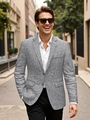 Giacca da uomo slim fit grigia testurizzata con due bottoni in ambiente urbano chic - S / Grigio Argento