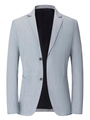 Primer plano de la textura de un blazer azul claro para hombre con solapas y botones - S / Gris Plata