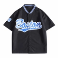 Herren Kurzarm-Baseball-Trikot in Schwarz mit Boston-Aufdruck und V-Ausschnitt - M / Schwarz