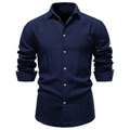 Dettaglio camicia business blu navy con trama in lino, colletto e etichetta S - Taglia S / Top / Blu Notte