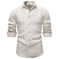 Dettaglio macro di camicia bianco crema con trama in tessuto di cotone e lino stropicciato - Taglia S / Top / Albicocca