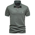 Polo clásico de algodón verde salvia para hombre con bordado de jirafa blanca en el pecho - Verde