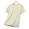 T-shirt uomo beige chiaro con texture marmorizzata e girocollo su gruccia in legno - Albicocca