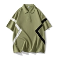 Detail van olijfgroen poloshirt met asymmetrische zwarte en witte strepen - S / Legergroen