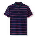 Dettaglio del colletto della polo a righe blu e rosse con patta a tre bottoni - M / Rosso