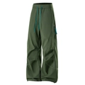 Détail du pantalon cargo vert foncé avec cordon bleu et coutures blanches contrastées - S / Vert olive