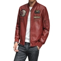 Schlanke burgunderrote Herren Kunstleder-Pilotenjacke mit Militär-Patches und Stickerei - M / Gefütterter Stil / Ziegelrot