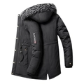 Detail van zwarte winterparka met capuchon van imitatiebont en decoratieve armband - L / Zwart